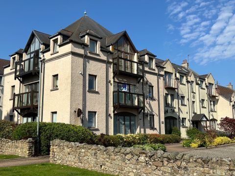 Lord Hays Grove, Aberdeen AB24, Room to rent