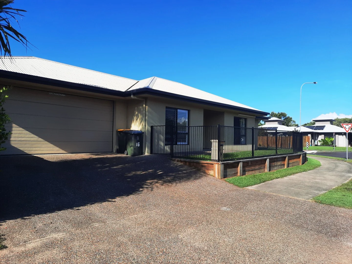 16 Moojeeba Way, Trinity Park QLD 4879