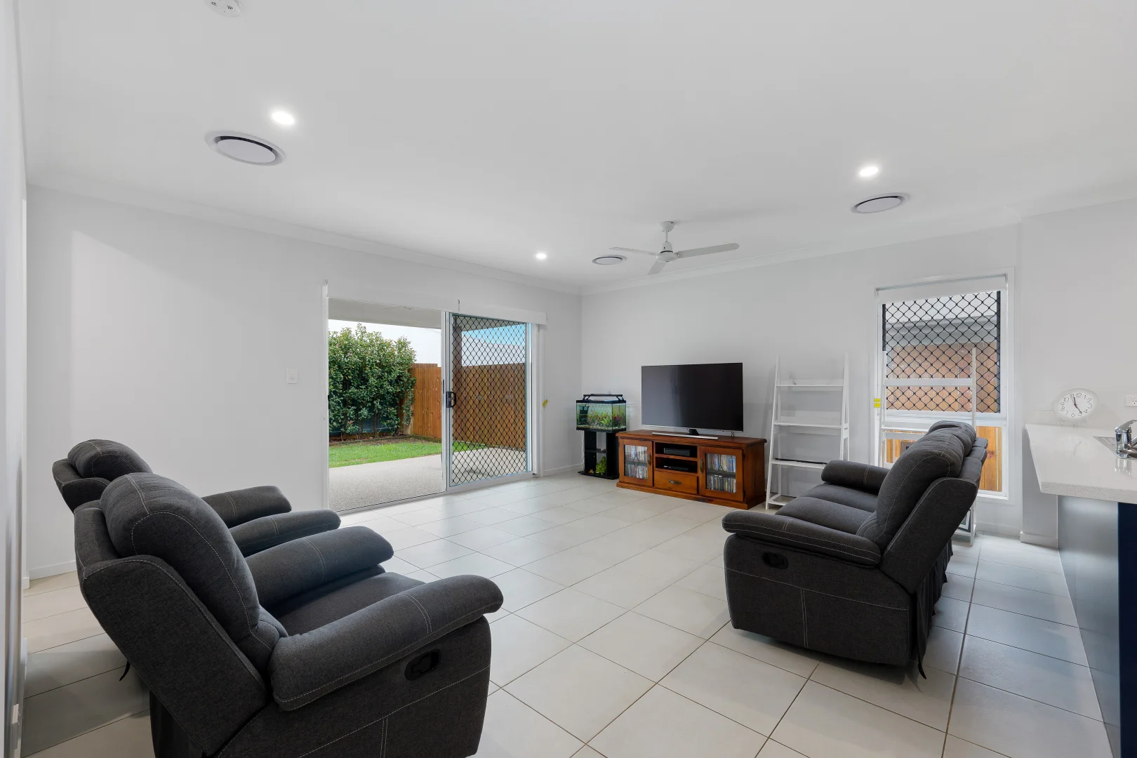 12 Hepworth Way, Morayfield QLD 4506 photo 2