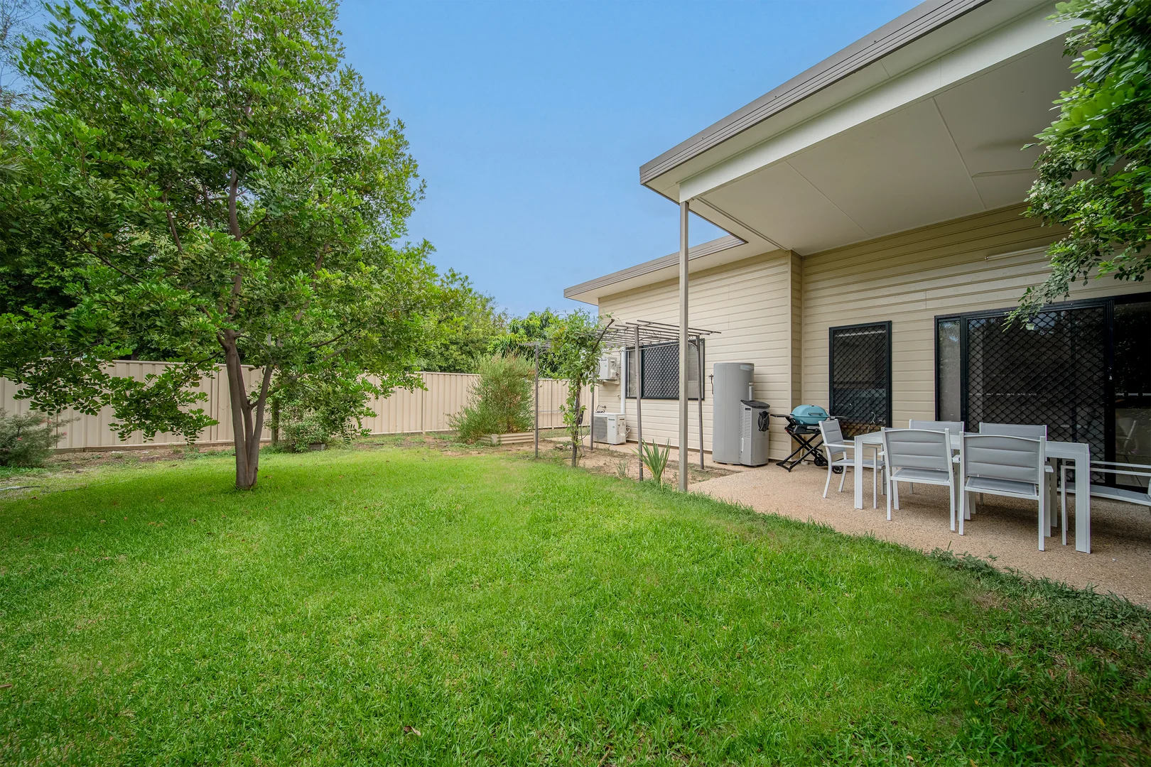 3/42 Newman Drive, Emerald QLD 4720 photo 2