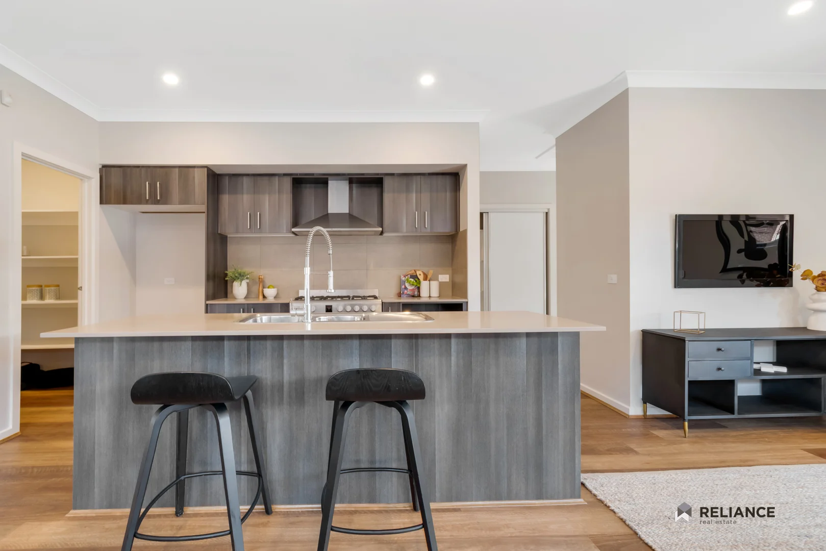 20 Bluff Avenue, Weir Views VIC 3338 photo 5