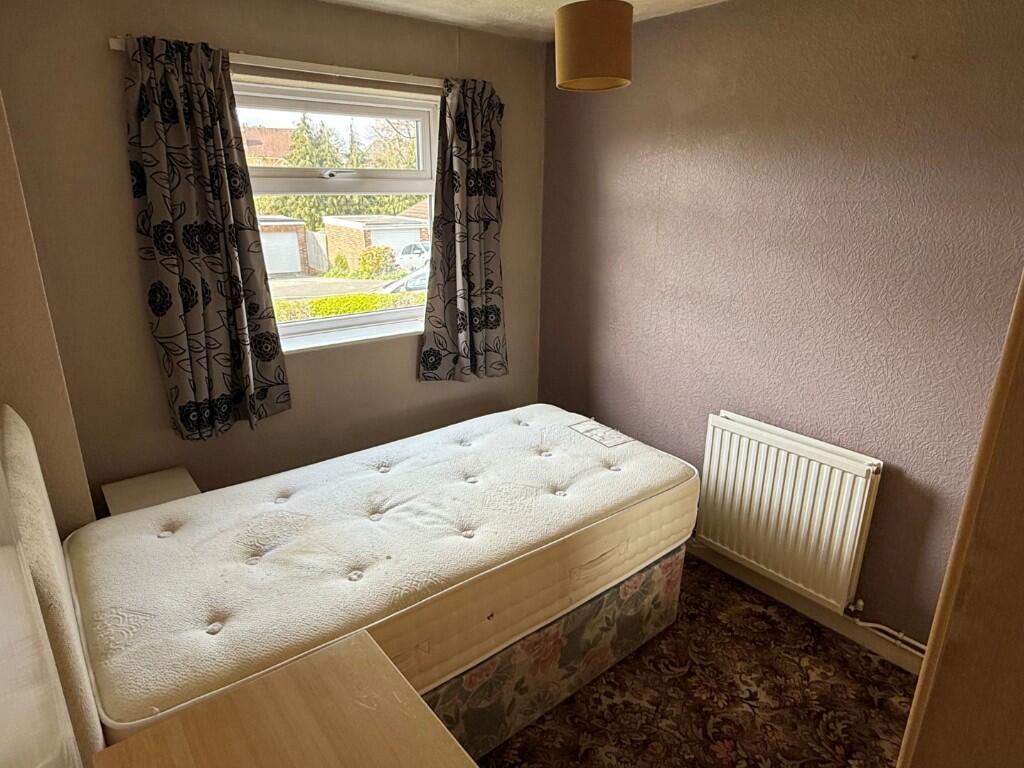 Carisbrooke Gardens, Yeovil photo 5