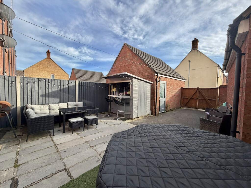 Additional image 27 of Hawks Rise, Yeovil, Somerset - Four Double Bedrooms