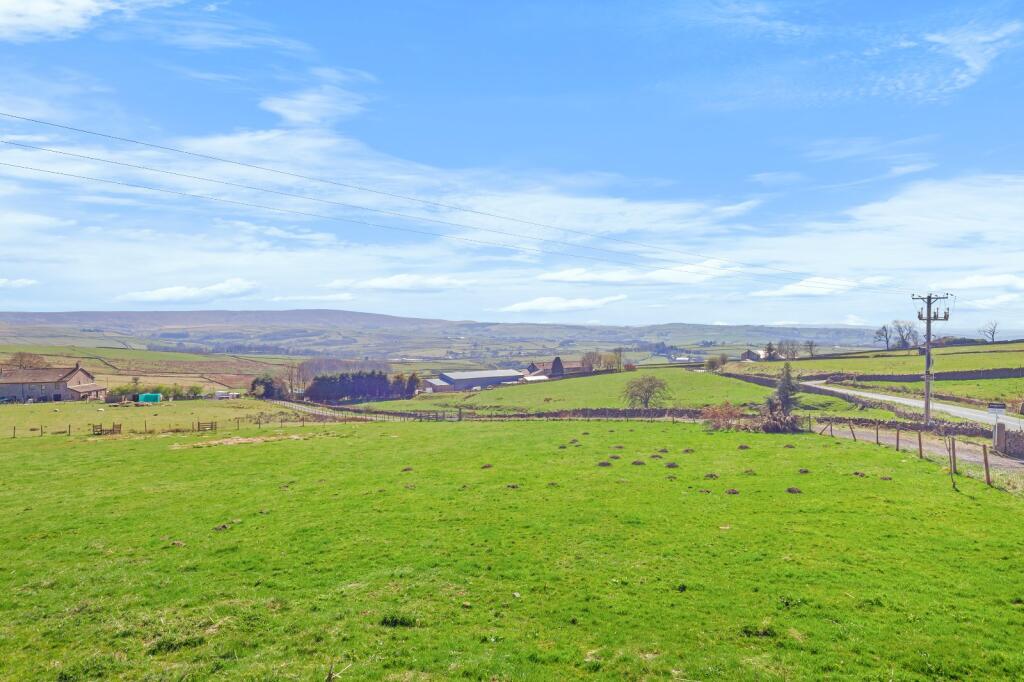 Skipton Old Road, Colne, Lancashire, BB8 photo 4