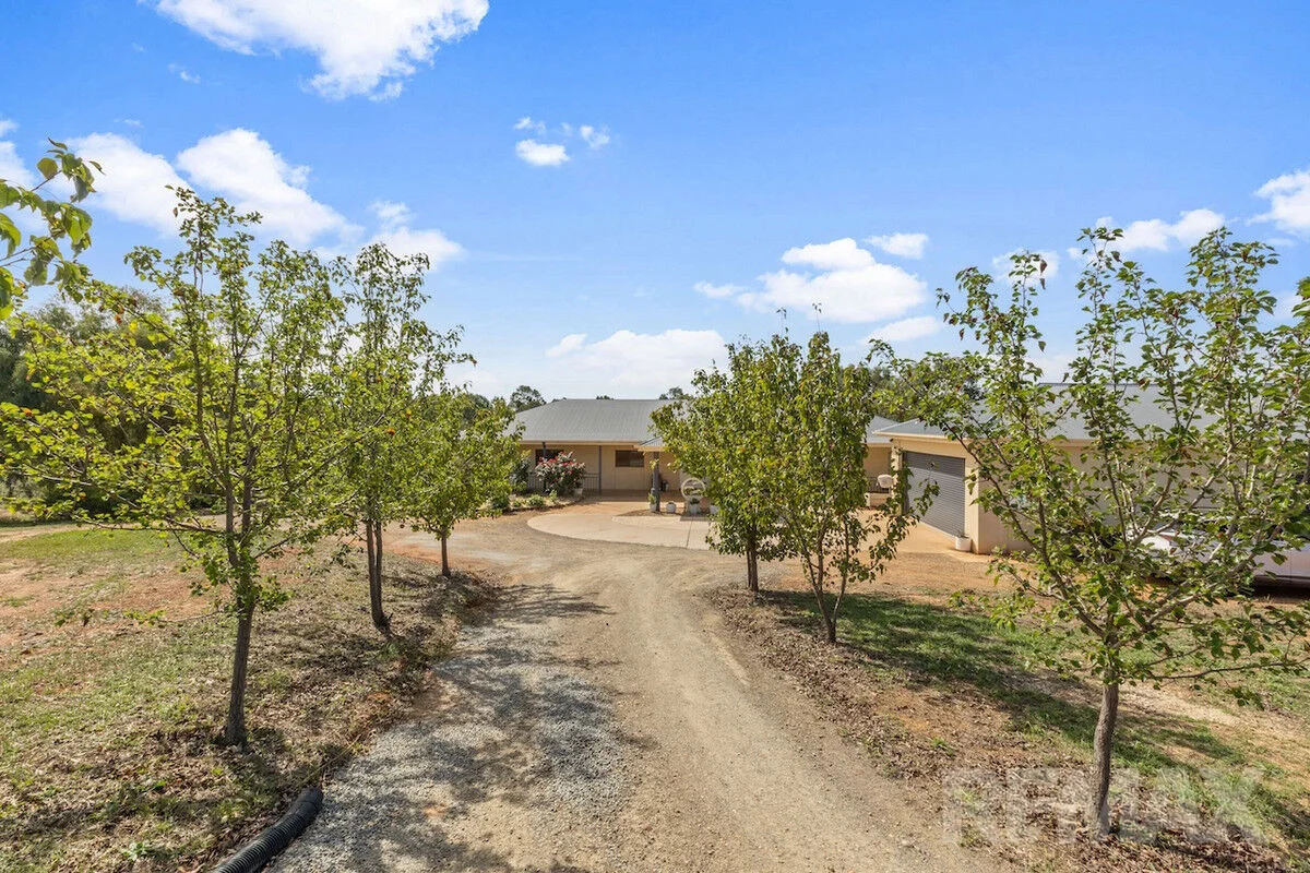 62 Riverview Drive, Moorong NSW 2650