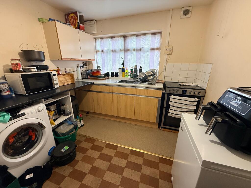 Additional image 3 of St. Michaels Avenue, Yeovil, Somerset, BA21 4LS