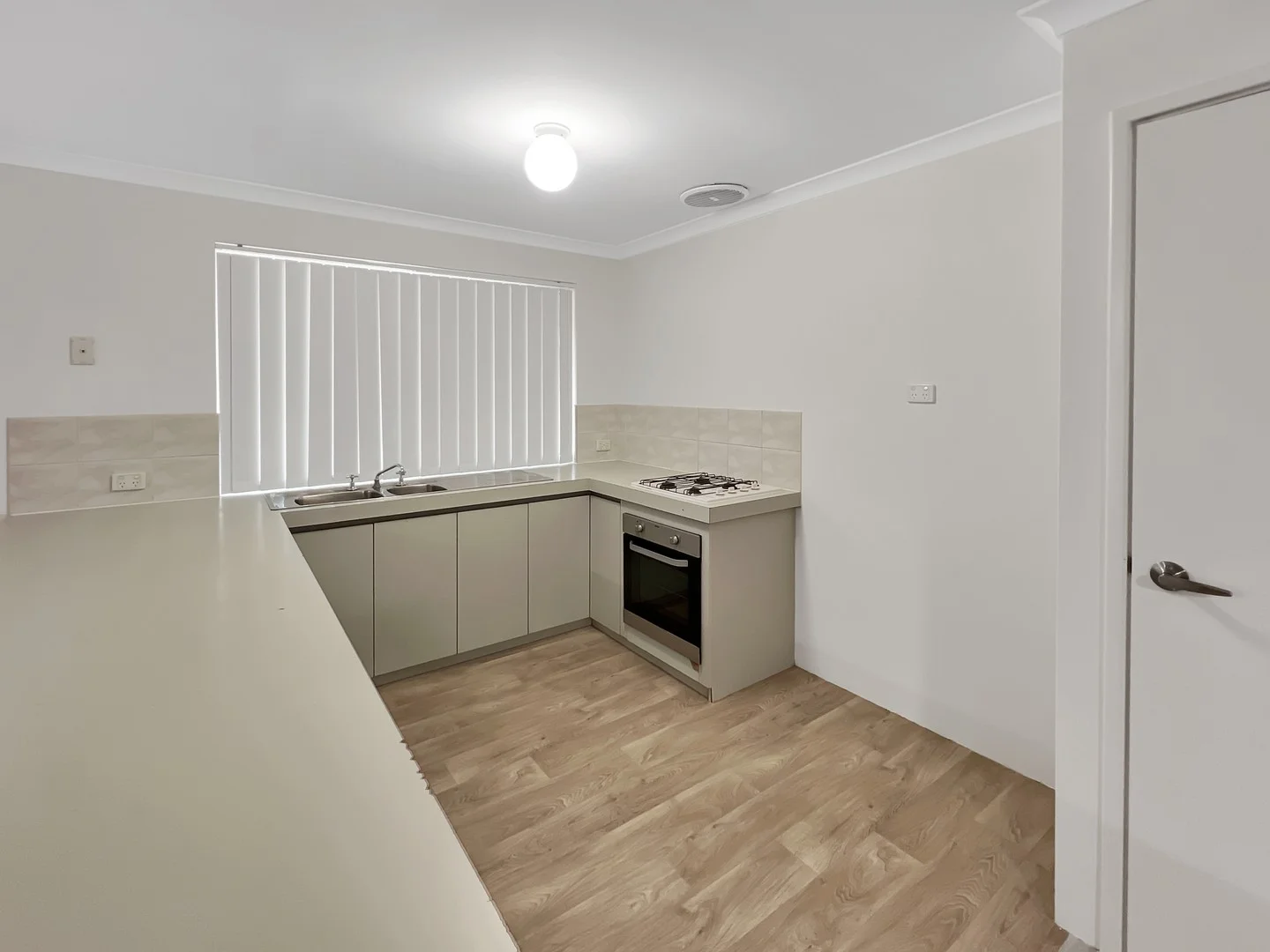 59 Parkland Dr, Warnbro WA 6169 photo 2