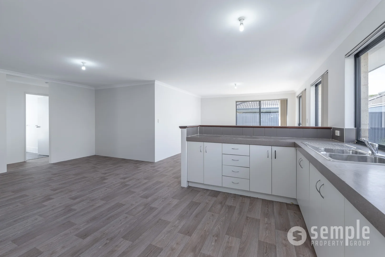 8 Madeira Turn, Byford WA 6122 photo 4
