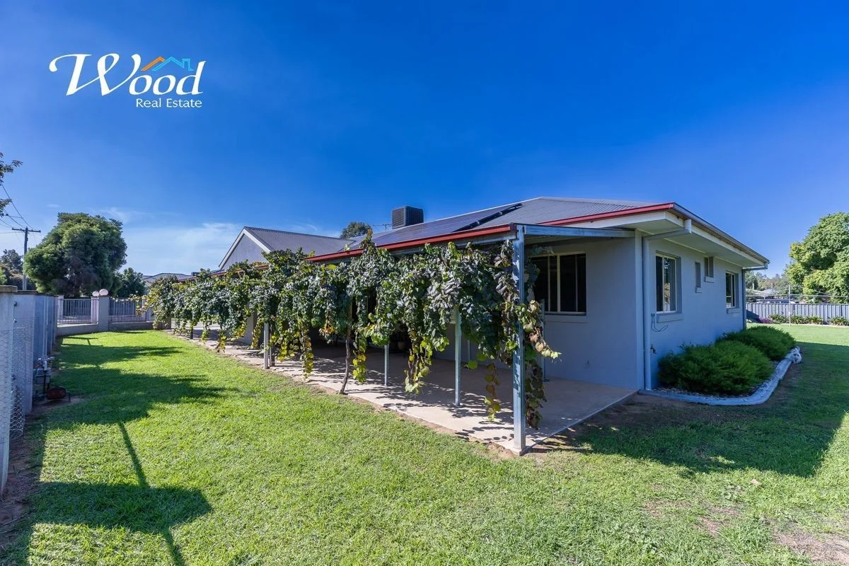 52 Hammer St,, Howlong NSW 2643
