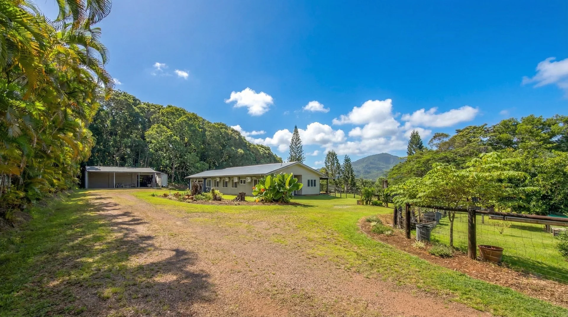 8 North Hull Road, Carmoo QLD 4852