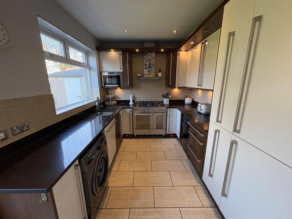 Fieldway, Clayton, Bradford photo 3