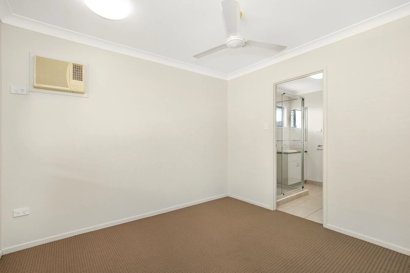9 Wexford Crescent, Mount Low QLD 4818 photo 4