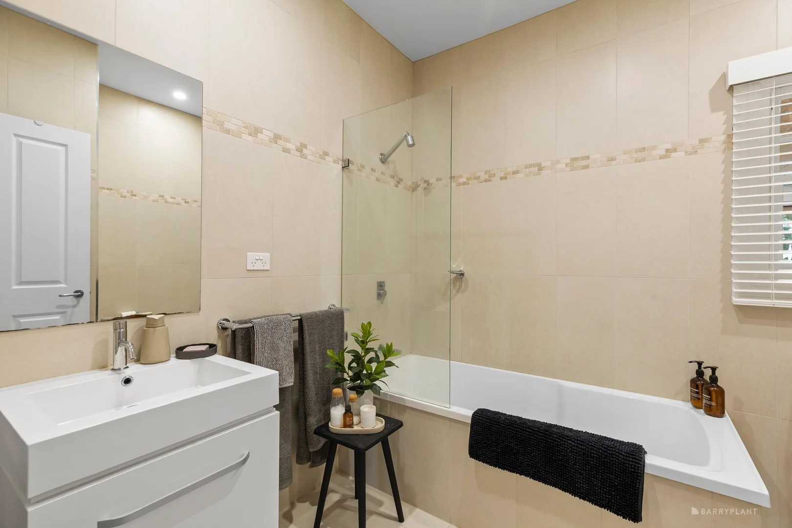 Additional image 12 of 43 Carinya Road, Vermont VIC 3133