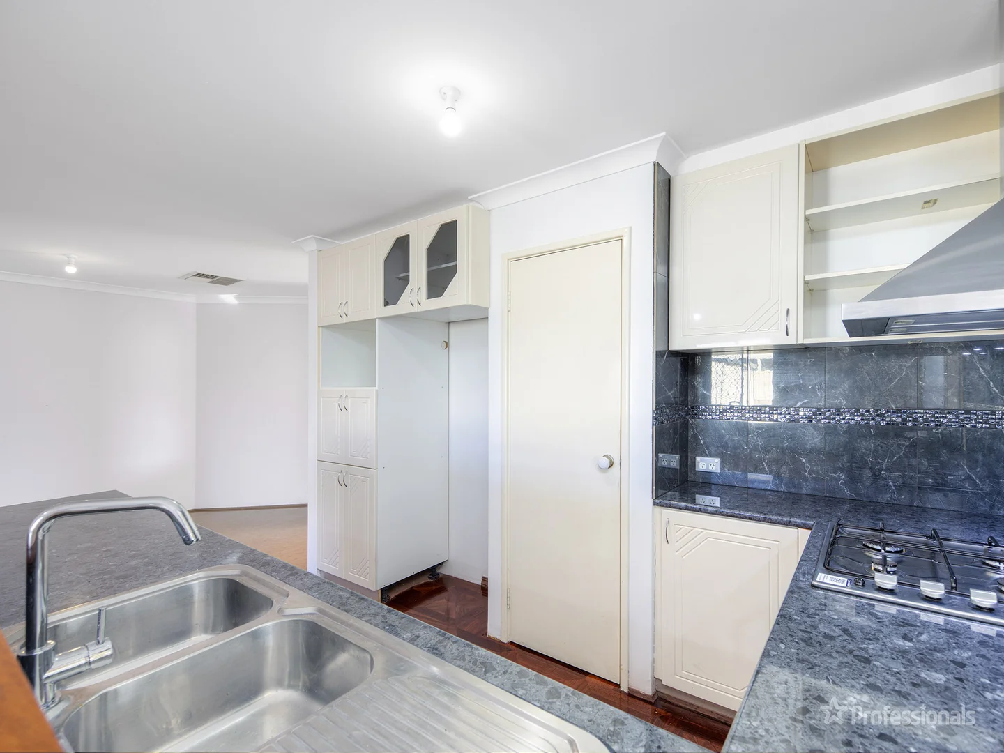 Additional image 3 of 11 Ellenbrae Place, Marangaroo WA 6064