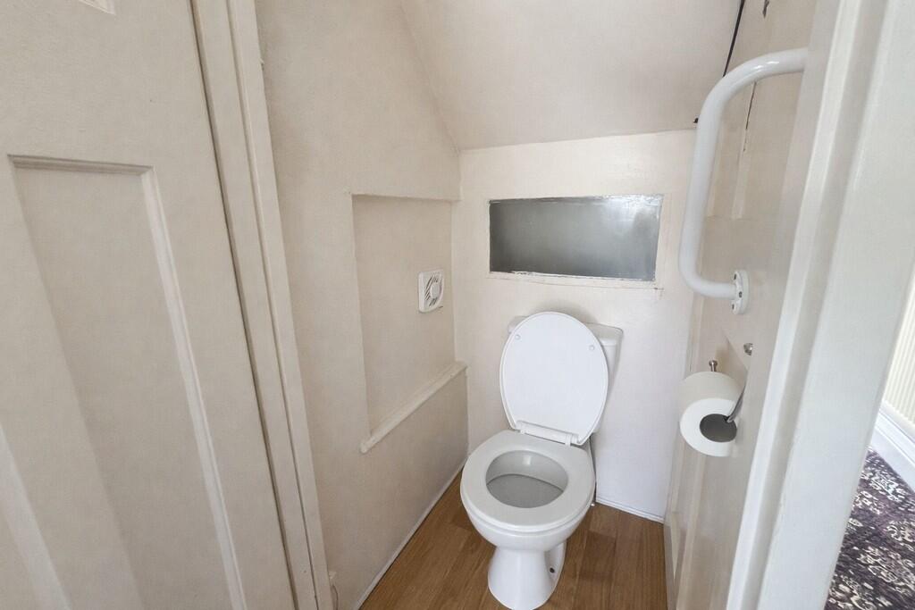Oakleigh Terrace, Clayton, Bradford photo 5
