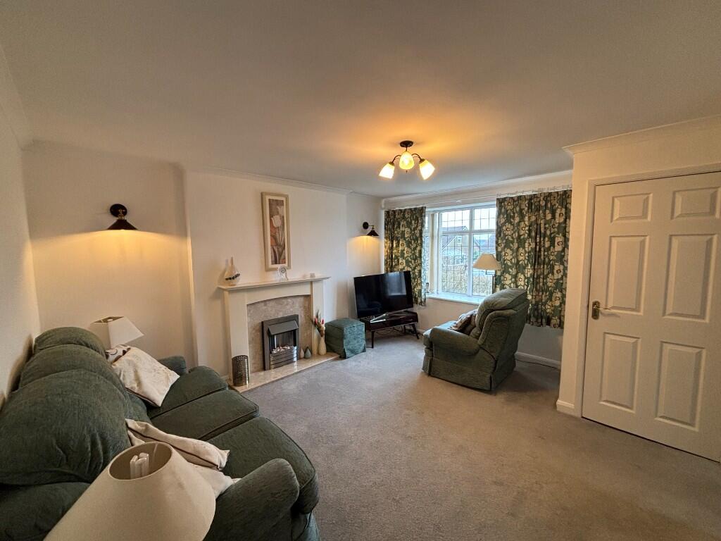 Derwent Avenue, BD15 photo 2