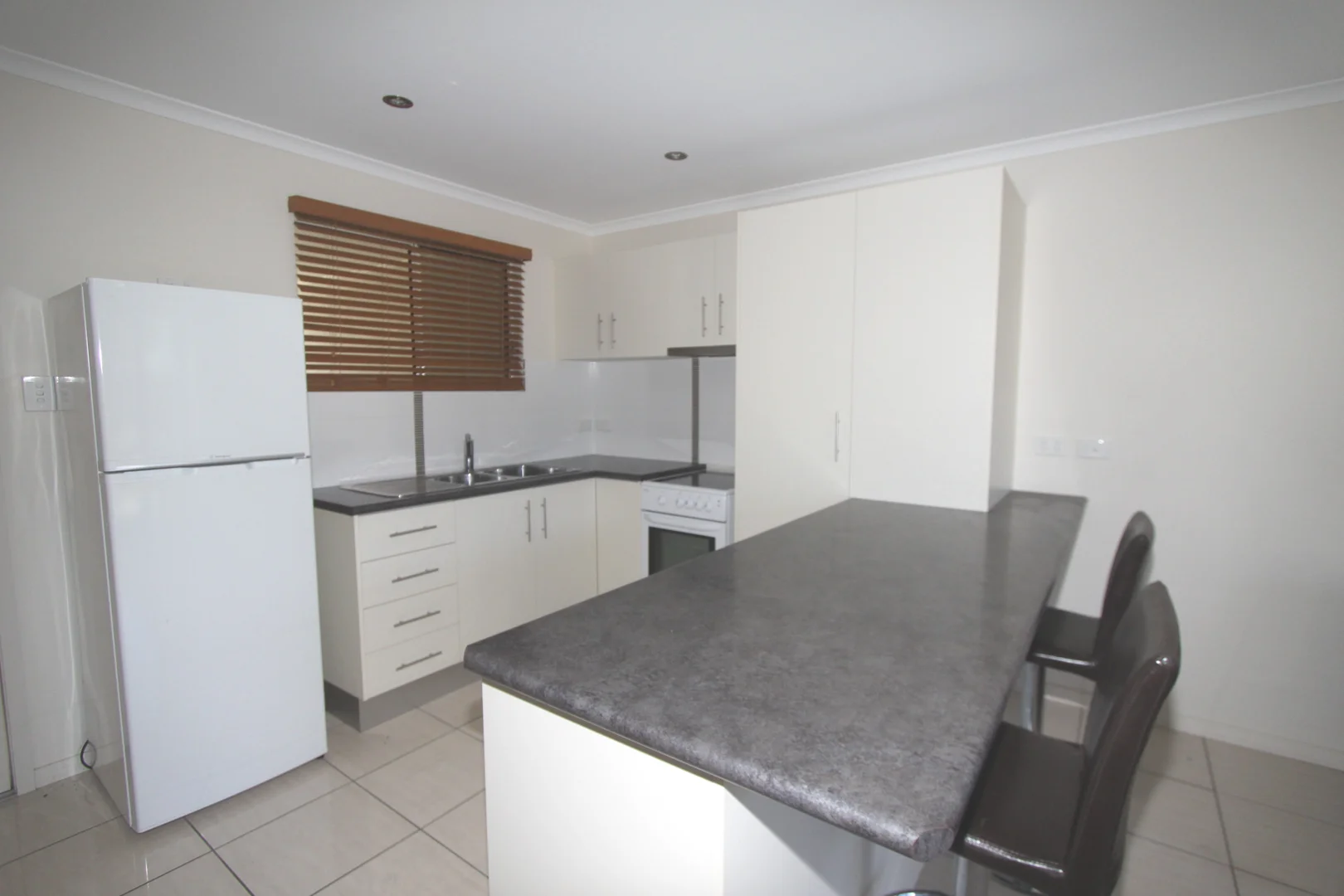 8/68 Church Lane, Emerald QLD 4720 photo 2