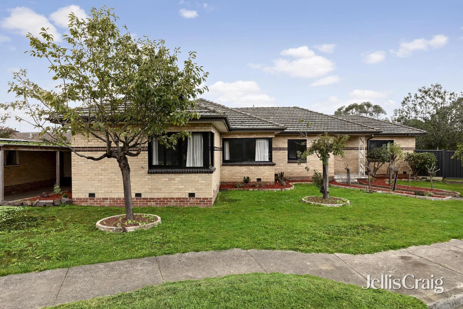 2 Lebanon Street, Strathmore VIC 3041
