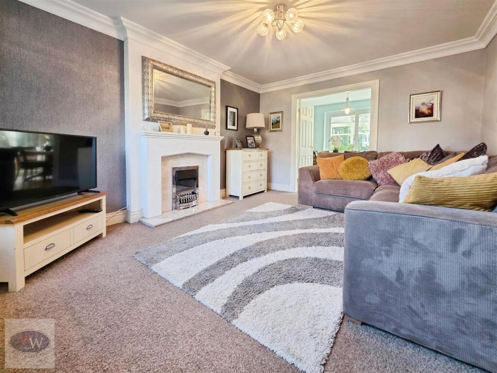 Oakleigh View, Baildon, BD17 5TP photo 2