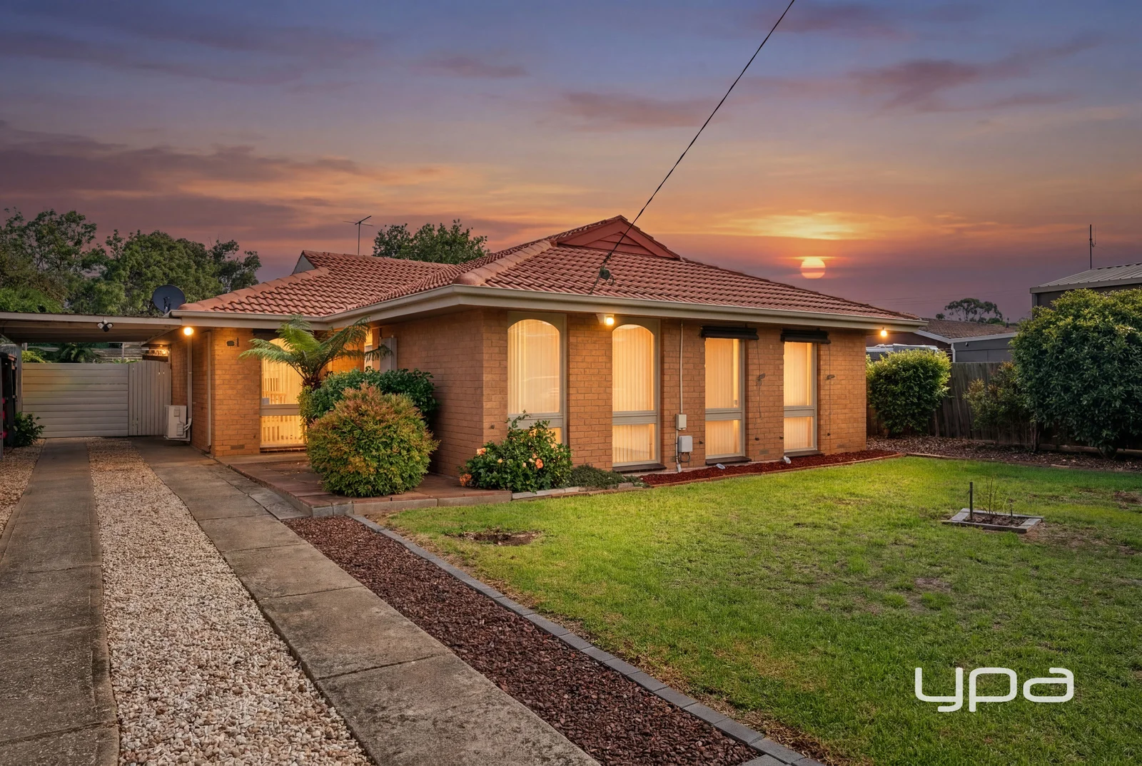 15 Gladstone Grove, Melton VIC 3337