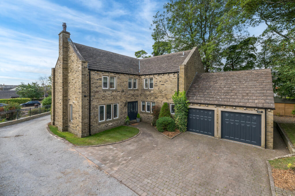 Huntsmans Close, Eldwick, Bingley, West Yorkshire, BD16