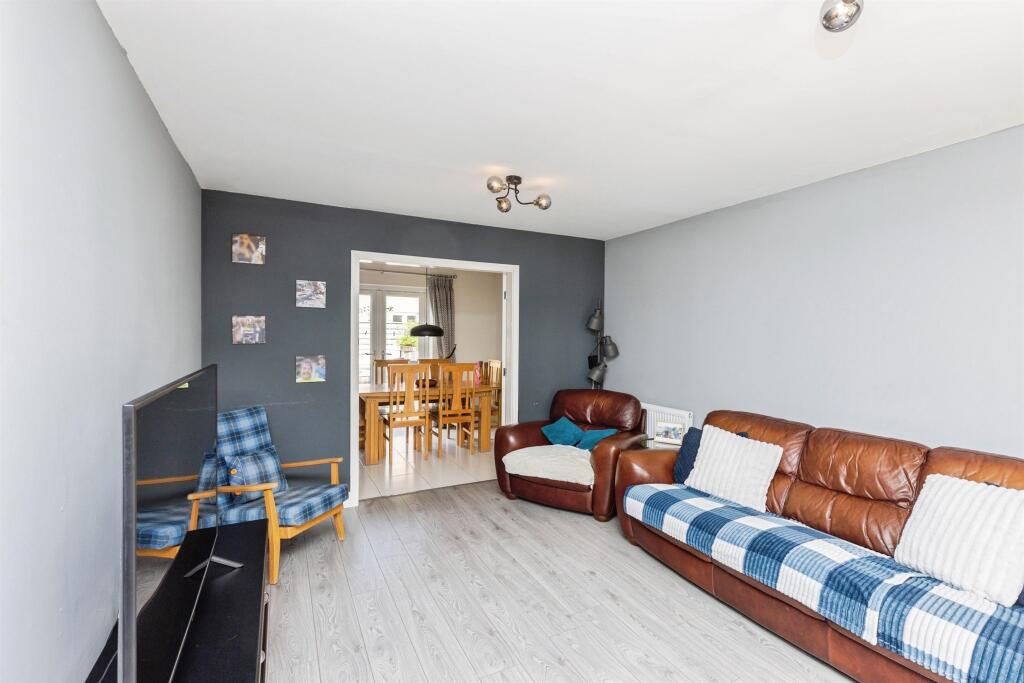 Brompton Drive, Apperley Bridge, Bradford photo 3