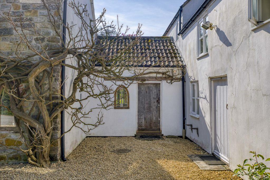 Charming 18th-century character property with beautiful gardens, orchard and characterful outbuildings photo 2