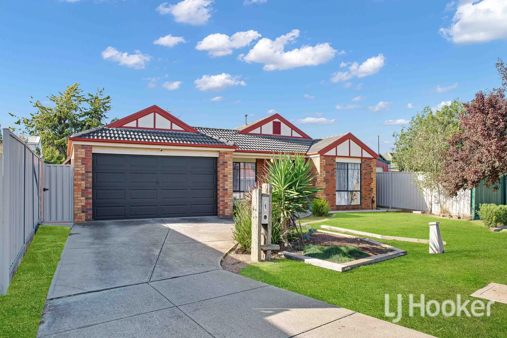 2 Endeavour Place, Melton West VIC 3337
