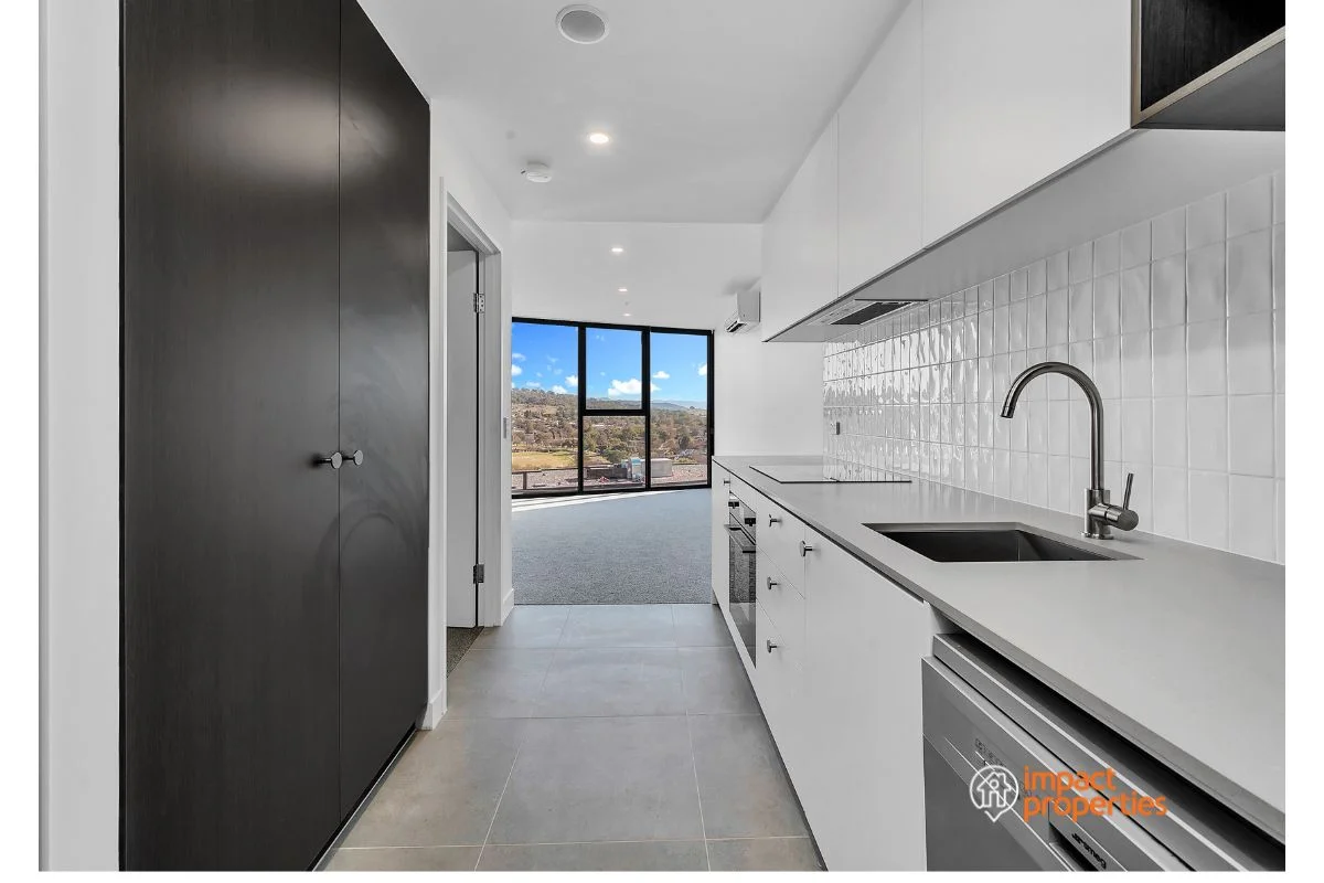 1604/2 Furzer Street, Phillip ACT 2606 photo 2
