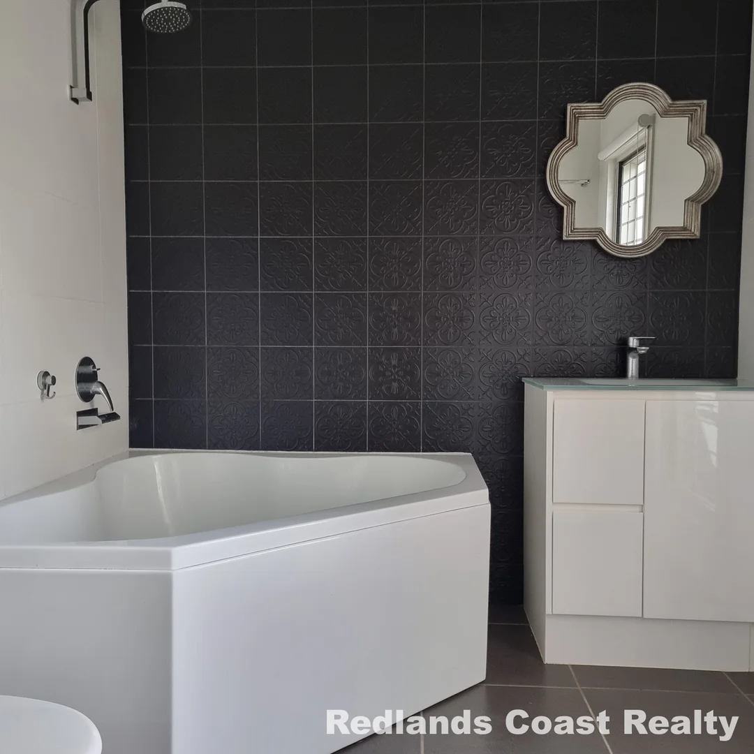 Additional image 11 of 2 Melaleuca Dr, Lamb Island QLD 4184