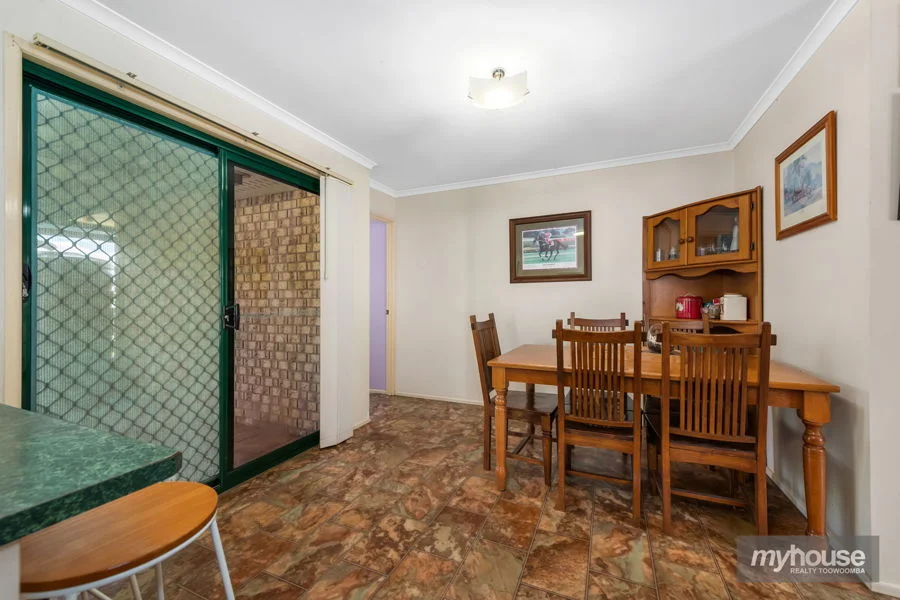12 Gainsborough Drive, Glenvale QLD 4350 photo 3