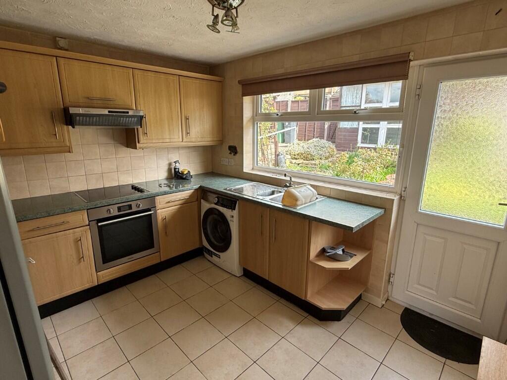 Carisbrooke Gardens, Yeovil photo 2