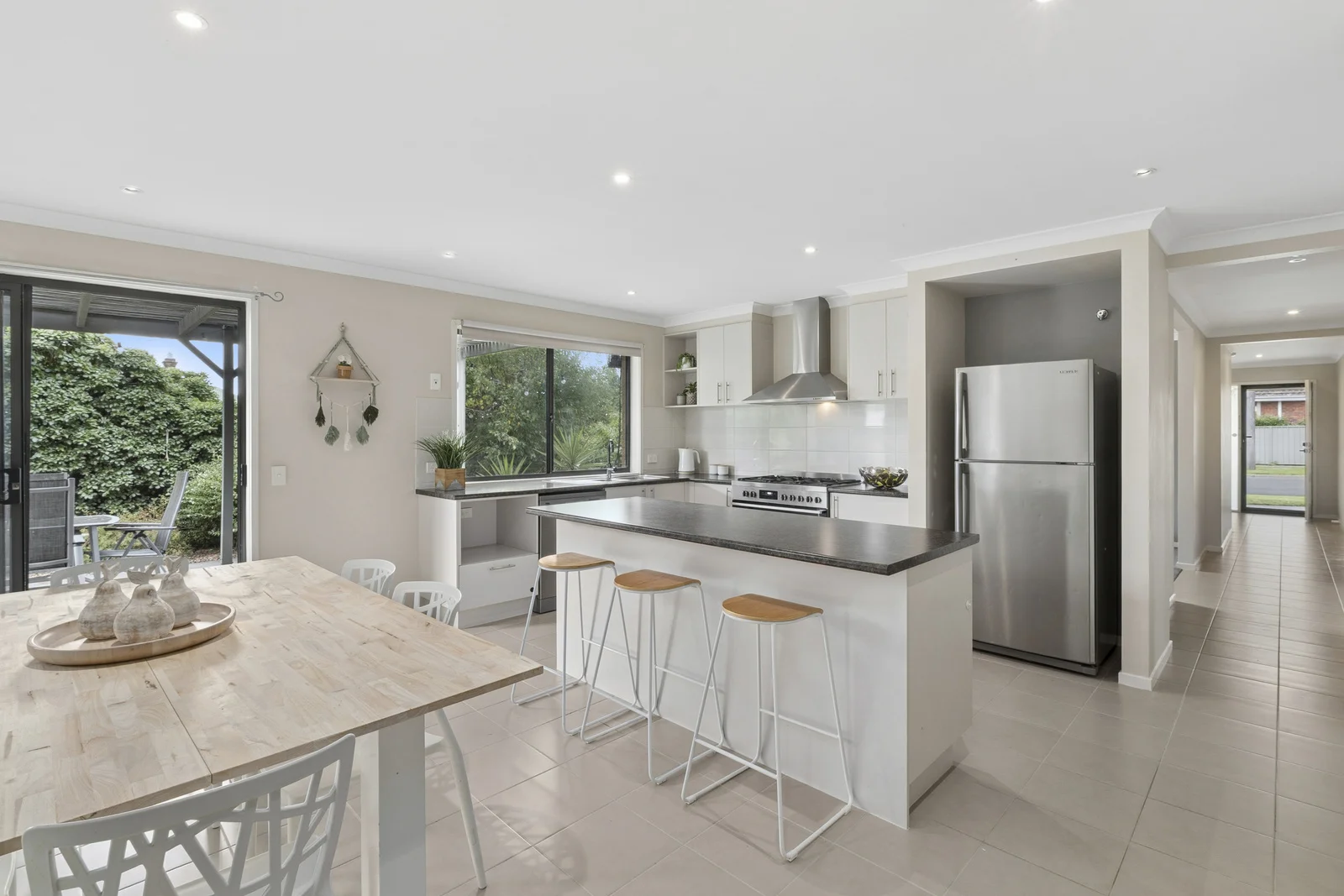 39 Sinclair Street, Colac VIC 3250 photo 2