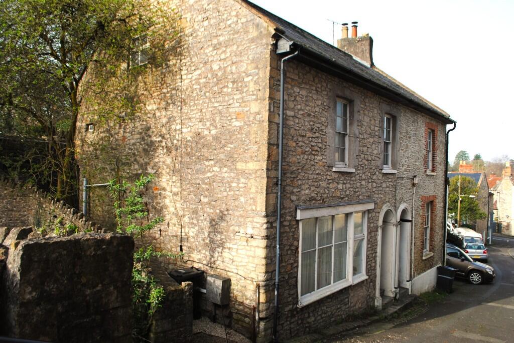 ***a grade ll listed, 3 bedroom semi-detached town house***