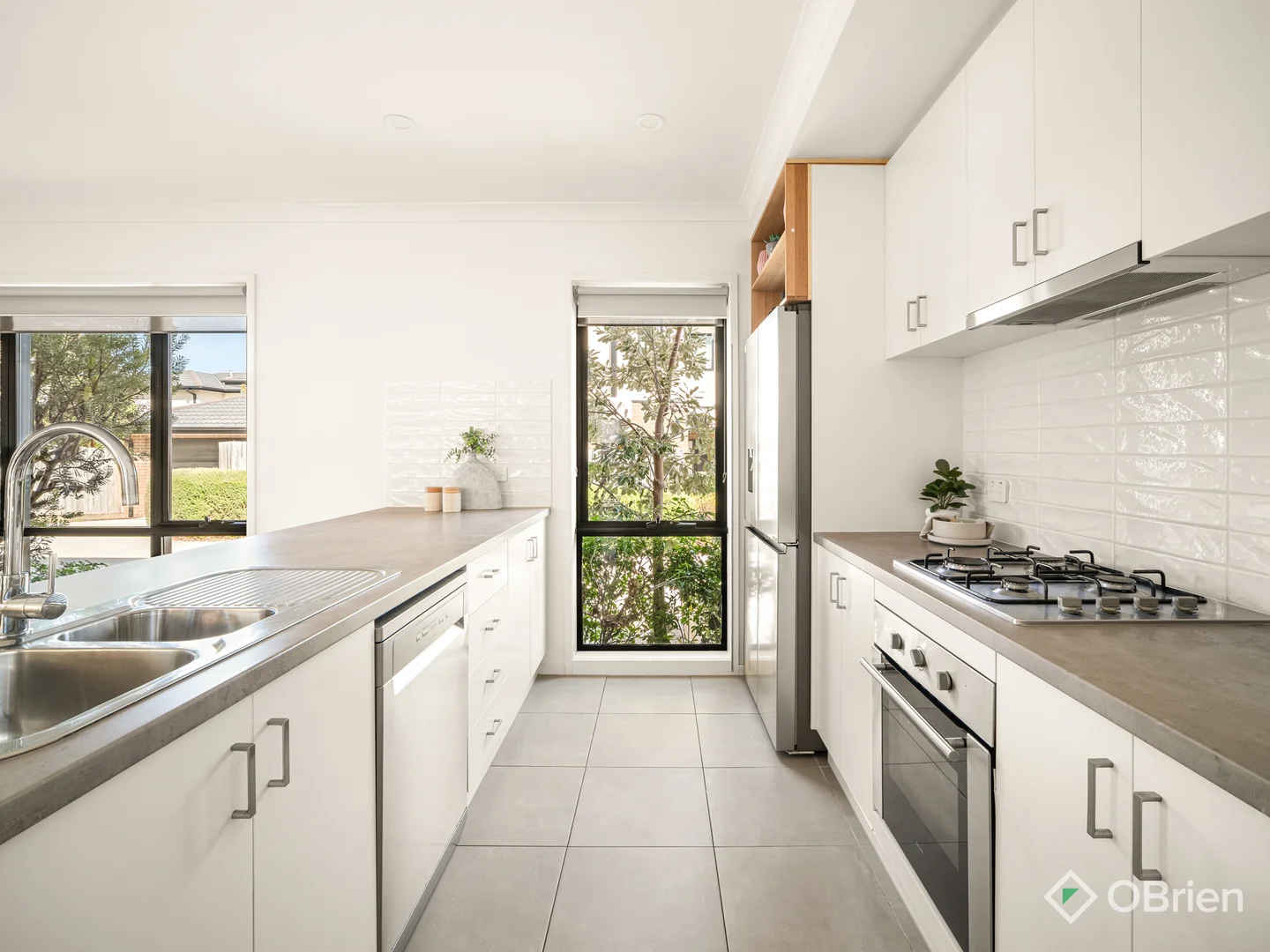 2 Hotelier Court, Skye VIC 3977 photo 4