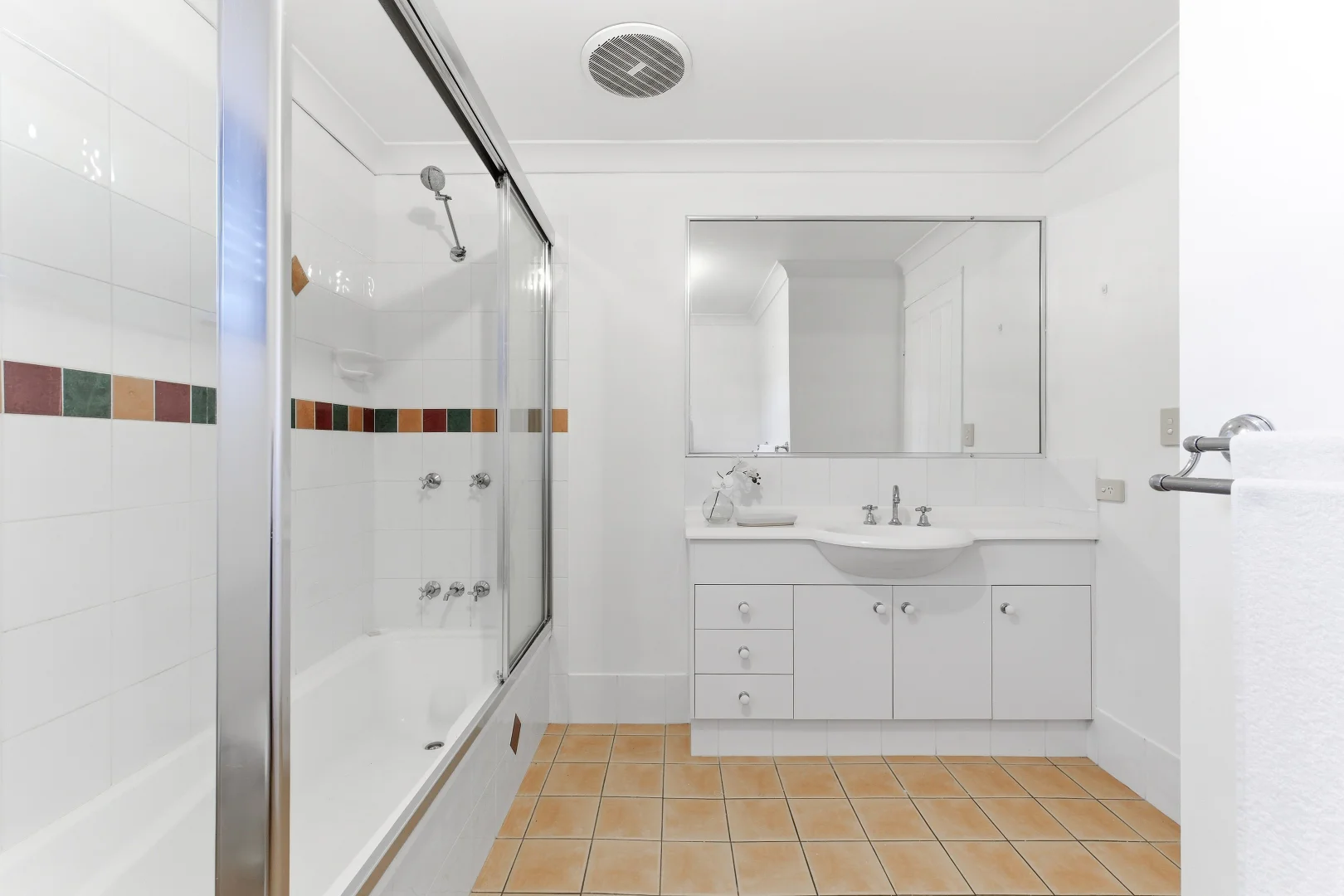 Additional image 15 of 26 Estate Place, Holland Park West QLD 4121