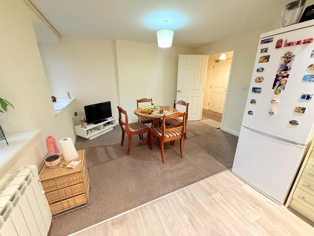 8 Sherborne Road, Yeovil, BA21 photo 5