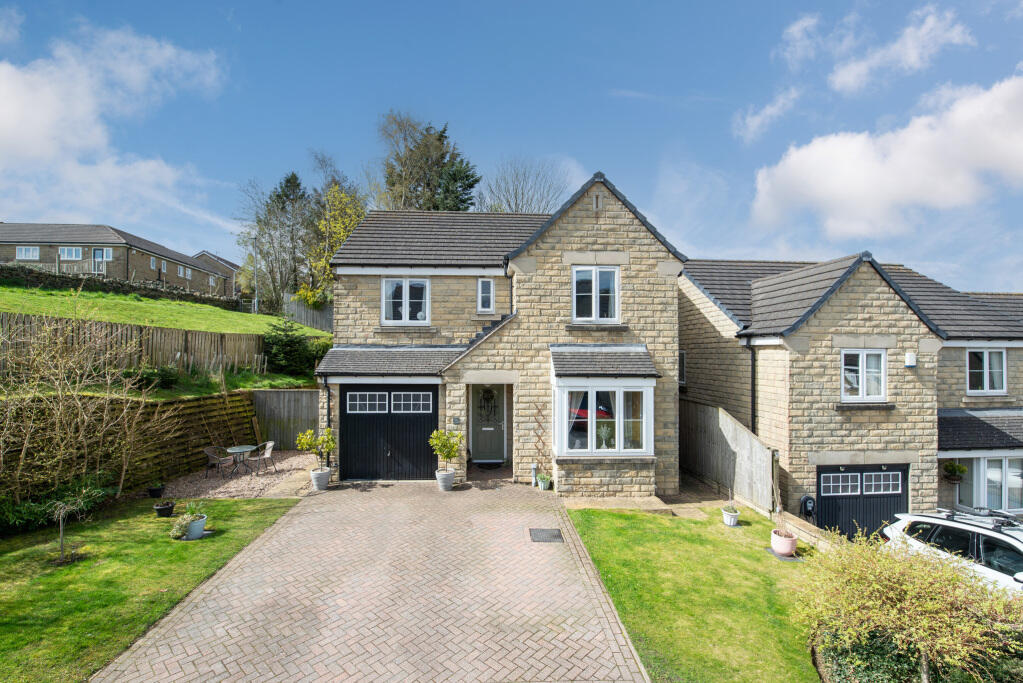 Kirkstall Close, Wilsden, West Yorkshire, BD15