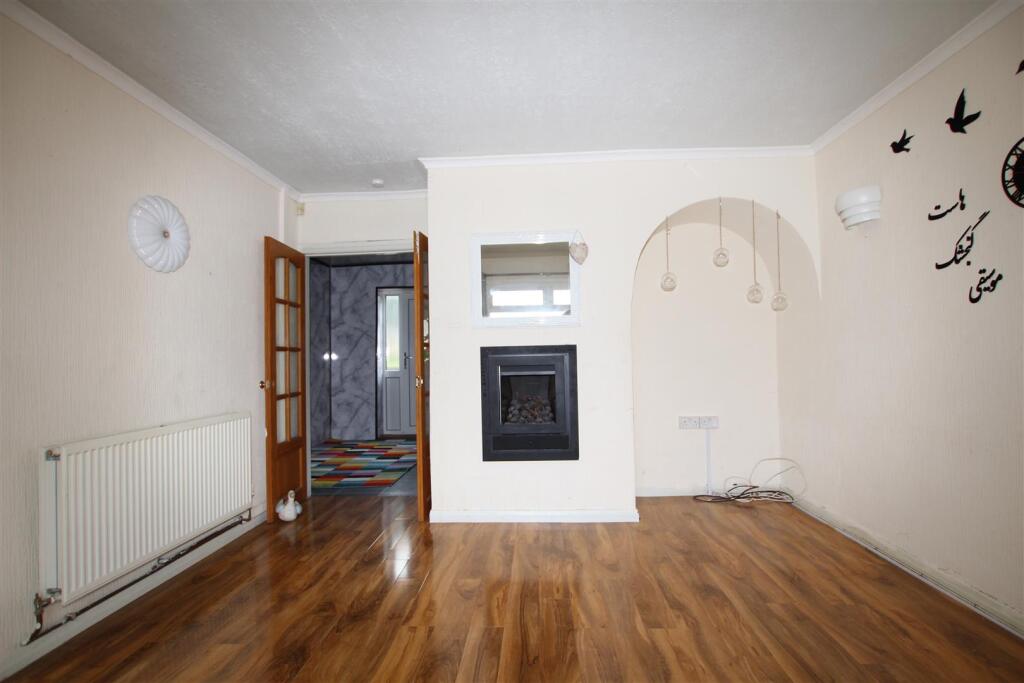 Kingsdale Crescent, Bradford photo 5