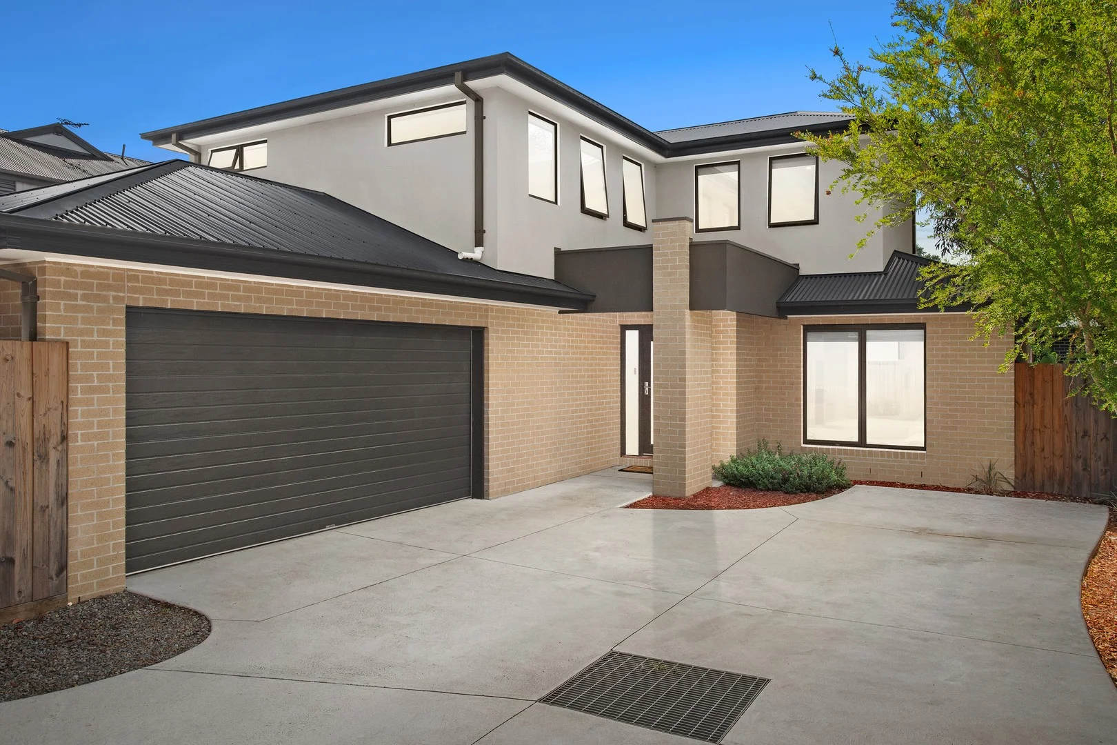 2/27 Shakespeare Avenue, Mooroolbark VIC 3138
