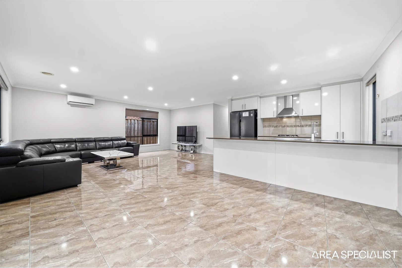 Additional image 11 of 8 Dalziell Crescent, Cranbourne North VIC 3977