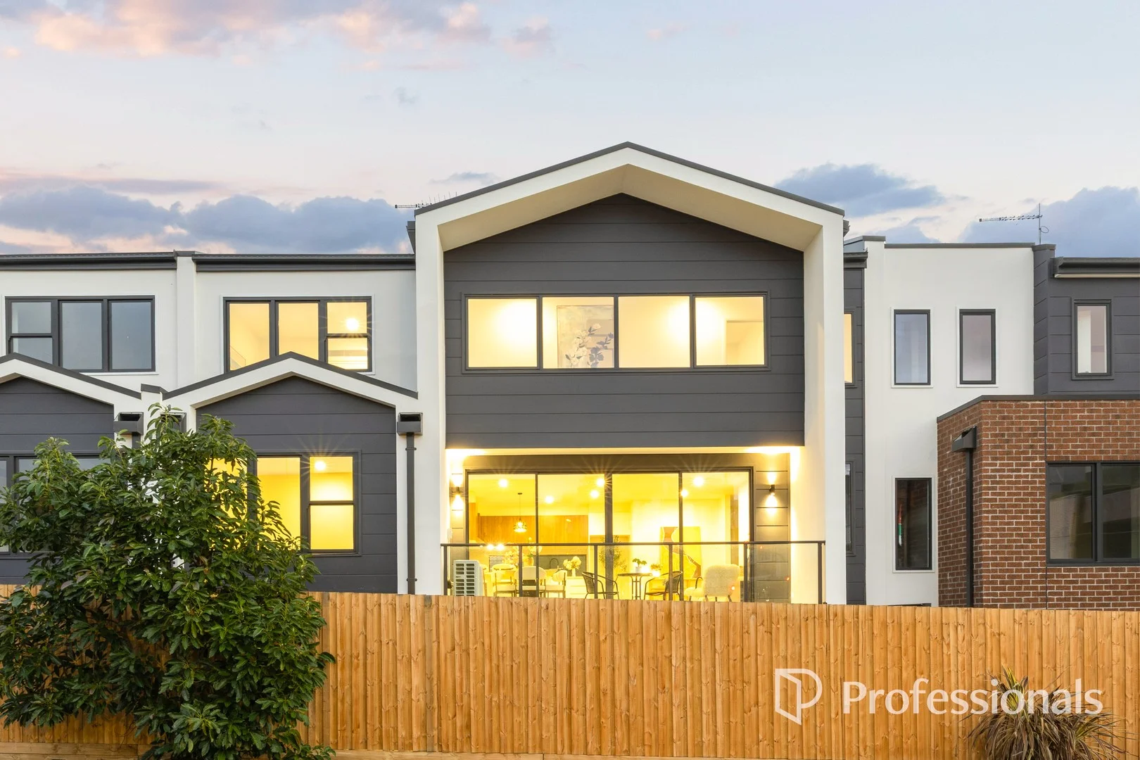 Unit 2/1012 Heidelberg Road, Ivanhoe VIC 3079