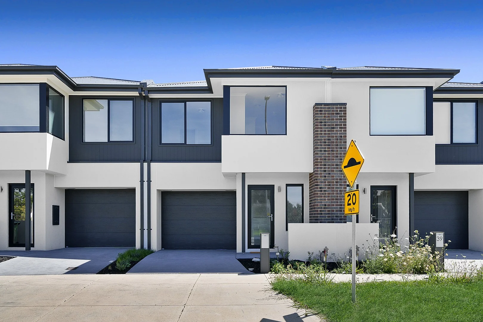 37 Flaxlilly Crescent, Officer VIC 3809