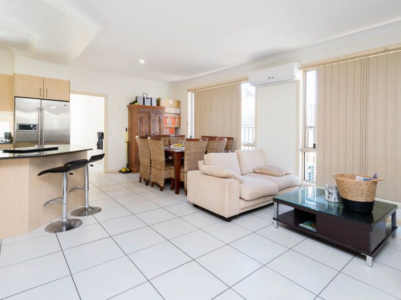 43 Majorca Crescent, Varsity Lakes QLD 4227 photo 3