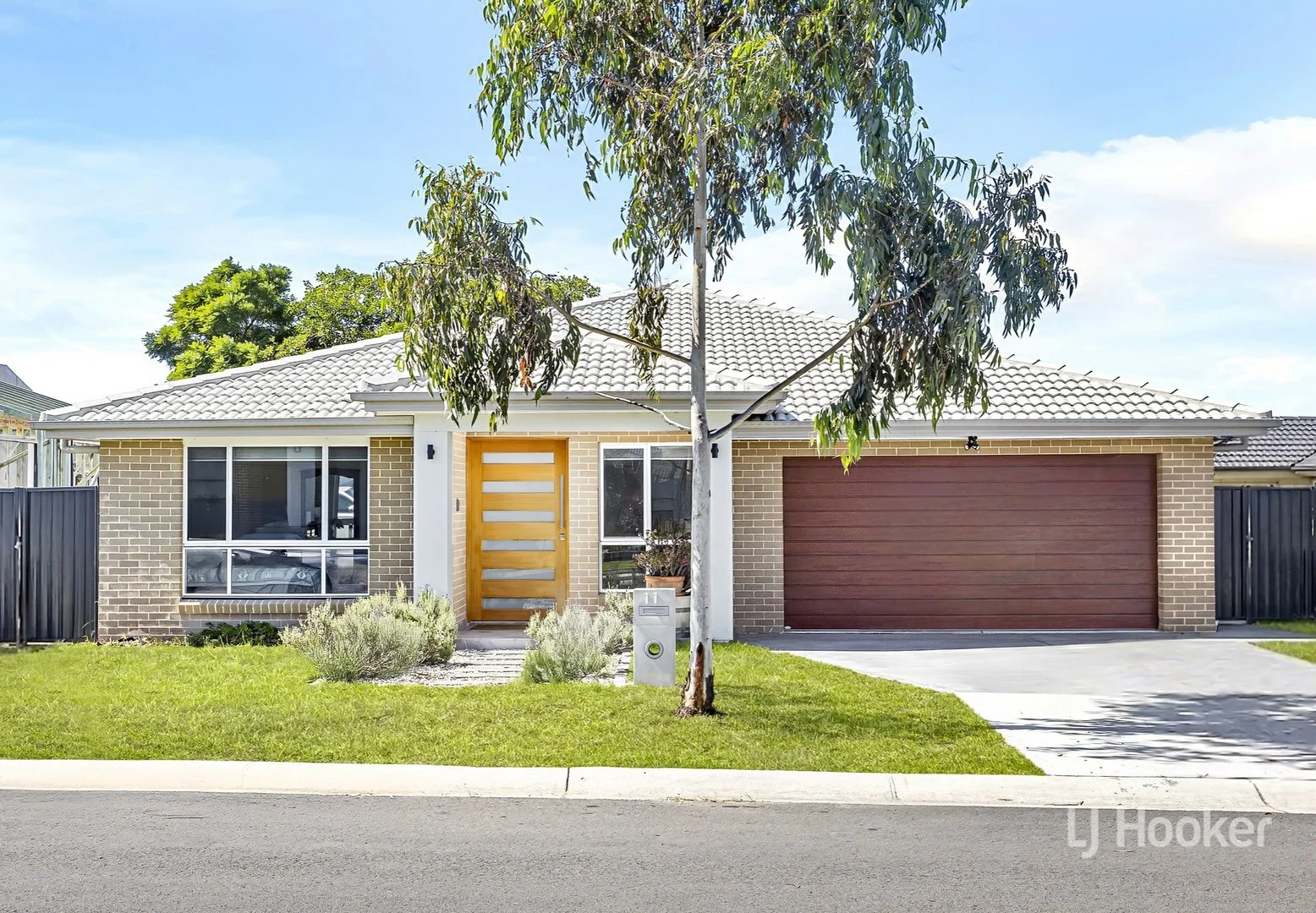 11 Dulcimere Street, Tahmoor NSW 2573