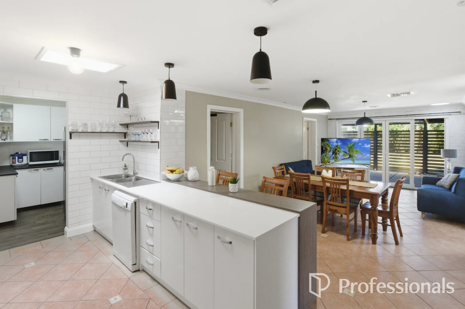 Additional image 3 of 105 Undurra Drive, Glenfield Park NSW 2650