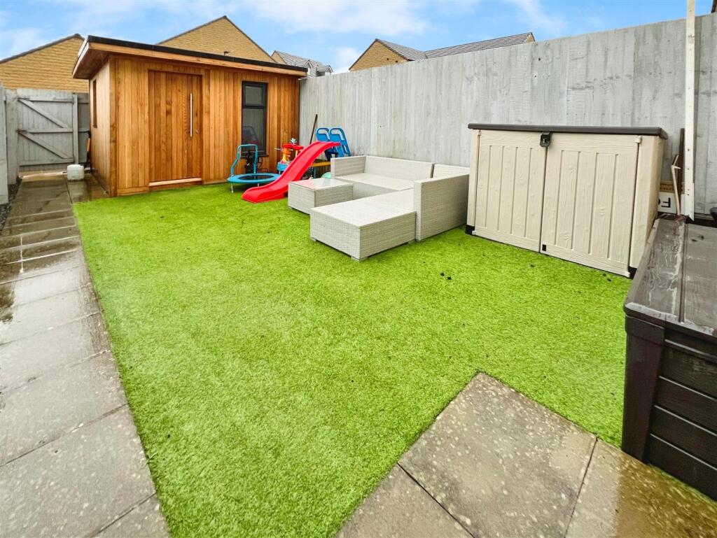 Additional image 25 of Brompton Drive, Bradford, BD10 0DW