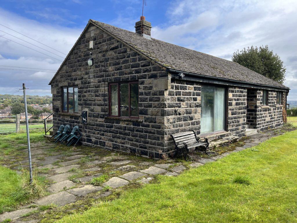 3 Bedroom Bungalow For Sale – Hannah Croft Cottage, Royds Hall Lane, Bradford, BD12 0EJ