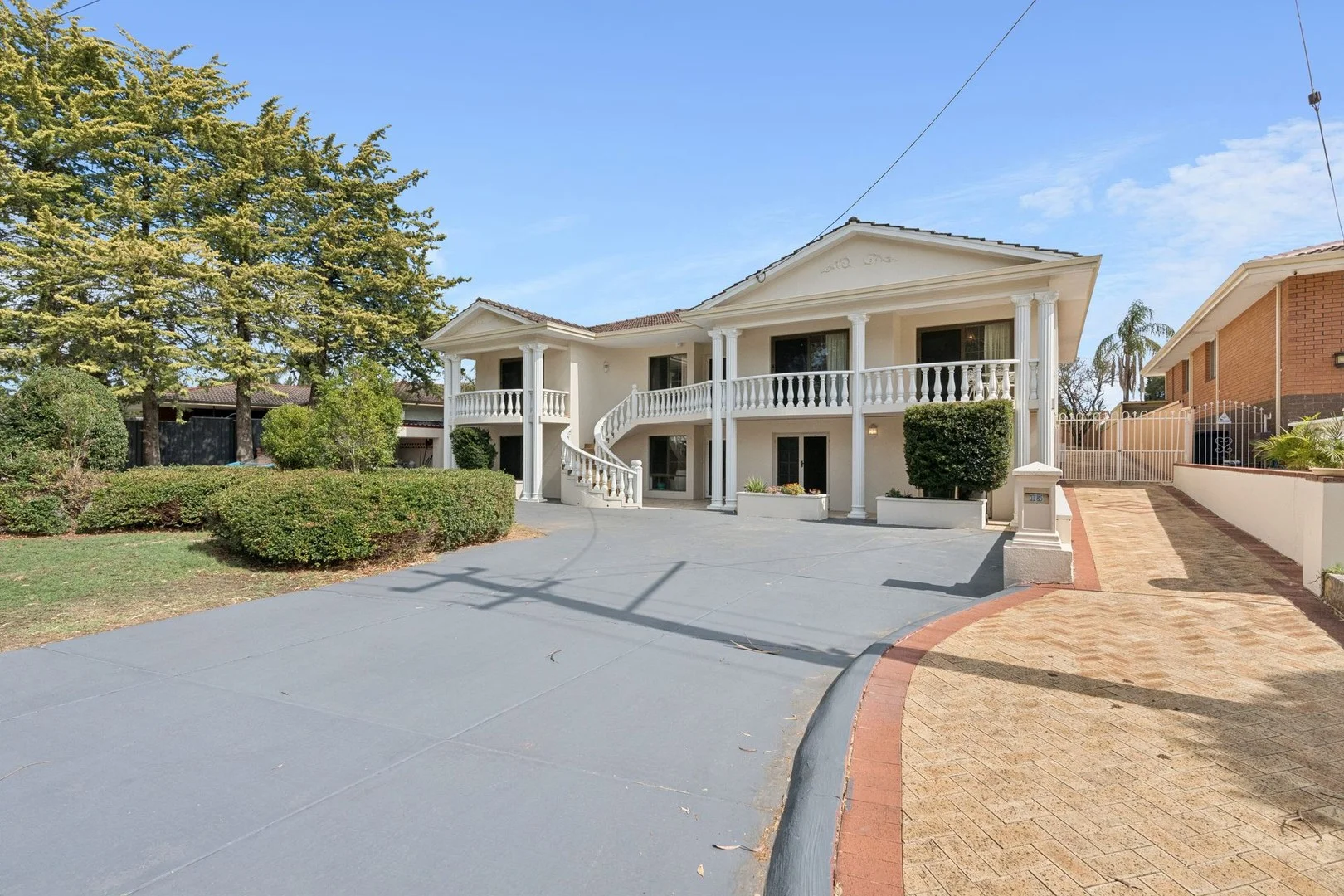 15 Glenbrook Road, Thornlie WA 6108