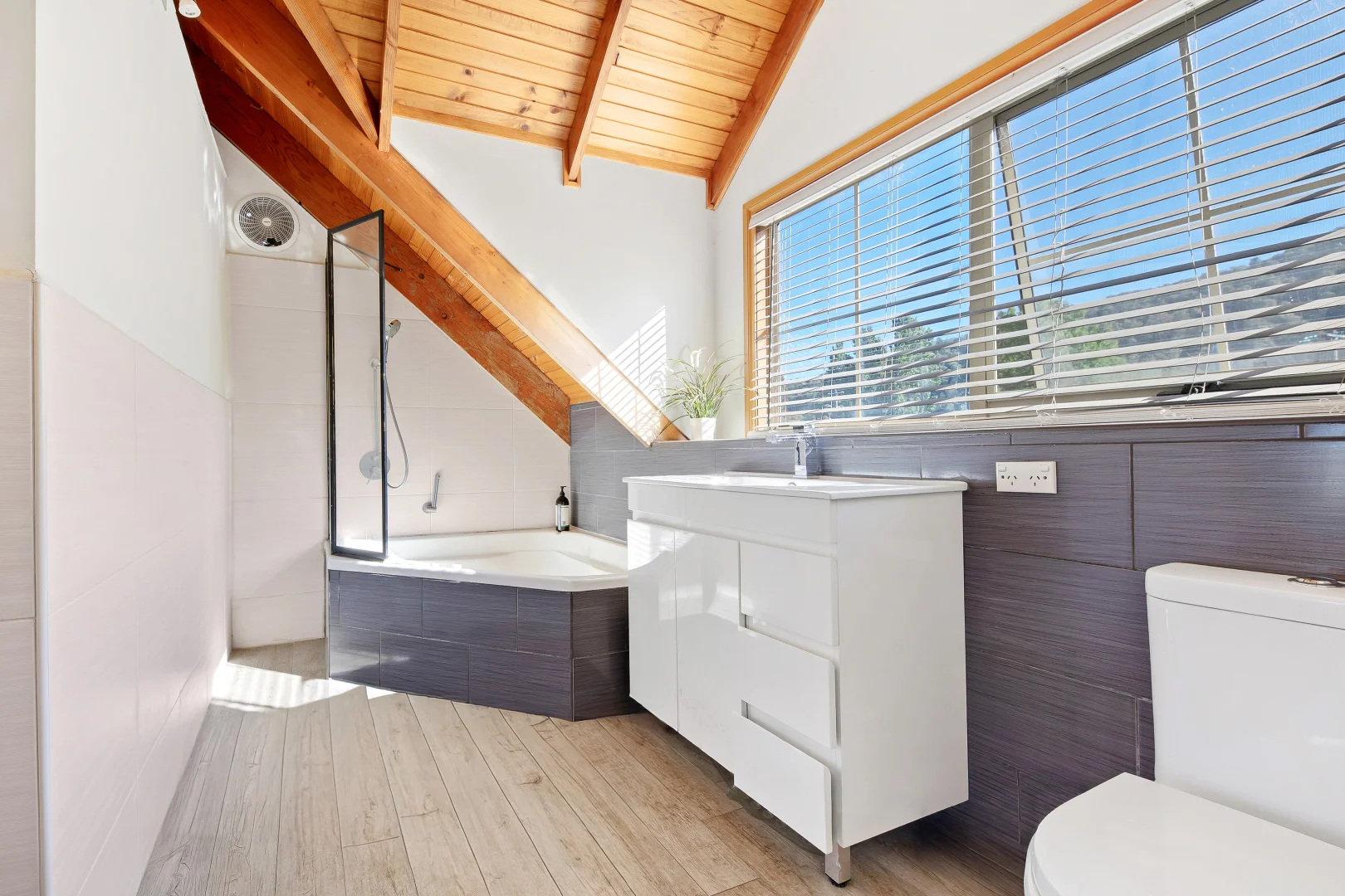 Additional image 12 of 1 Halinka Court, Bright VIC 3741